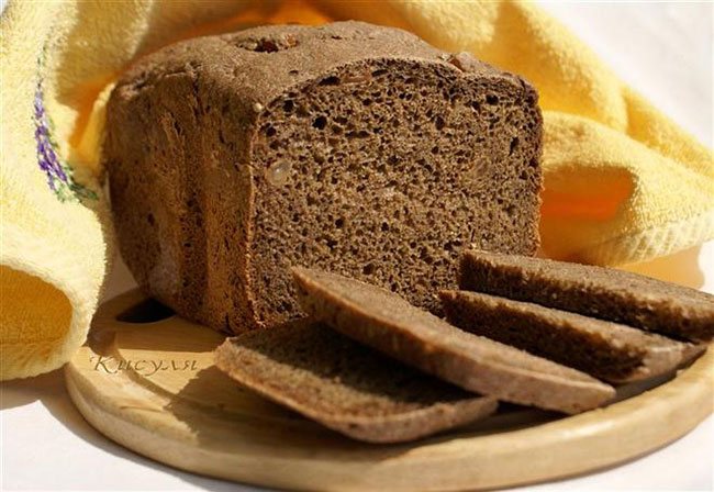bánh mỳ đen giúp bạn nữ giảm cân