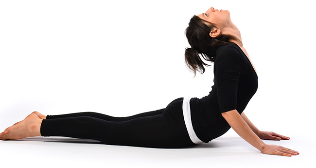 bài tập yoga tư thế rắn hổ mang giúp tăng chiều cao