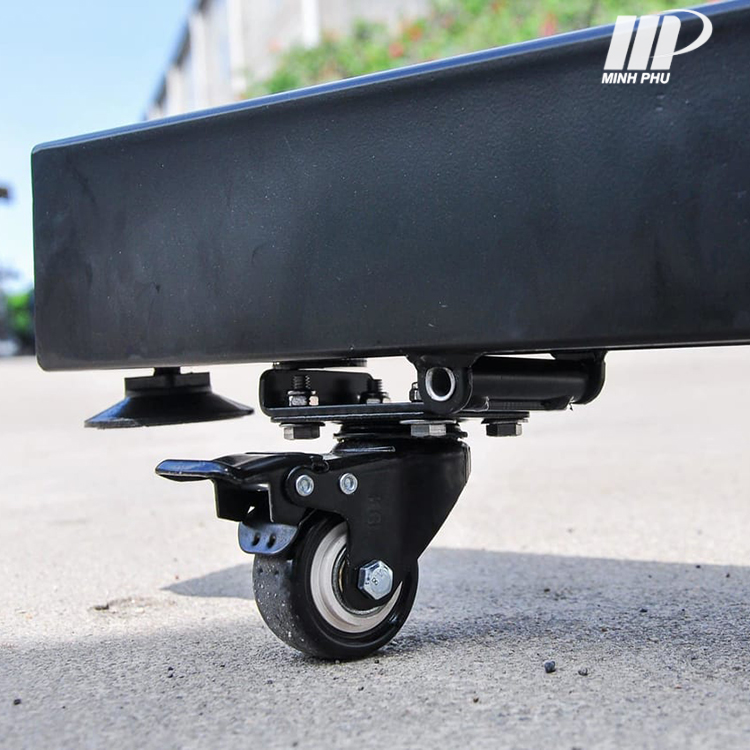 <strong>Trụ pickleball di động 303904-P</strong> chính hãng Vifa Sport chất liệu hoàn toàn từ thép chịu lực cao, khó biến dạng, không thấm nước. Bề mặt xử lý phun sơn tĩnh điện bền màu, chống bong tróc. <h2><span style="font-size: 20px;"><span style="font-family: arial, helvetica, sans-serif;">Thông tin chi tiết Trụ pickleball thi đấu di động 303704-P</span></span></h2> <ul> <li>Mã sản phẩm: <strong><span style="font-size: 16px;"><span style="font-family: arial, helvetica, sans-serif;">303904-P</span></span></strong></li> <li>Thương hiệu: Vifa Sport.</li> <li> Xuất xứ: Việt Nam.</li> <li>Kích thước: D – R – C: 6870 – 750 – 914mm.</li> <li><span style="color: #0000ff;"><em><strong>Có khoảng trống dưới lưới cao = 10cm ( H=10cm) để cho bóng lọt qua</strong></em></span></li> <li>Căng lưới bằng tay quay tăng đơ.</li> <li>Lắp ghép bằng bulong.</li> <li>Thả tự do xuống nền khi sử dụng.</li> <li>Di chuyển bằng bánh xe.</li> <li>Khối lượng: 35kg.</li> <li>Khung chính: Thép hộp vuông 90×90, 40×40 (mm).</li> <li> Sơn tĩnh điện.</li> <li>Tiêu chuẩn sản xuất: TCCS 01:2016/VIF A.</li> <li>Tiêu chuẩn chất lượng: ISO 9001:2015; ISO 14001:2015.</li> <li>Núm vặn M8 phi 20 dễ dàng xoay bằng tay không cần dụng cụ hỗ trợ, siết vặn chắn chắn và chính xác.</li> <li><strong>Trụ pickleball 303904</strong> ứng dụng công nghệ sản xuất hiện đại, phù hợp cho cả sân chơi pickleball trong nhà và ngoài trời.</li> <li>Trọng lượng trụ nhẹ, có thanh nối tháo rời nên việc di chuyển, lắp đặt khá thuận tiện. Người dùng trụ căng lưới pickleball bằng tắc kê tự khóa tiện lợi, không tốn nhiều sức.</li> <li><span style="color: #ff0000;"><strong>Lưới tương thích: 325048N giá lưới 1350K/cái</strong></span></li> </ul> <h2><span style="font-size: 20px;"><span style="font-family: arial, helvetica, sans-serif;">Hình ảnh mô tả Trụ pickleball di động 303904-P</span> </span></h2> <img class="alignnone size-full wp-image-64151" src="https://thethaominhphu.com/wp-content/uploads/2025/04/tru-pickleball-303904-1.jpg" alt="" width="1280" height="850" /> <img class="alignnone size-full wp-image-64152" src="https://thethaominhphu.com/wp-content/uploads/2025/04/tru-pickleball-303904-2.jpg" alt="" width="1280" height="851" /> <img class="alignnone size-full wp-image-64153" src="https://thethaominhphu.com/wp-content/uploads/2025/04/tru-pickleball-303904-3.jpg" alt="" width="1280" height="850" /> <p style="text-align: center;">            <img class="alignnone wp-image-63302" src="https://thethaominhphu.com/wp-content/uploads/2024/06/Tru-pickaleball-Vifa-303704-p-1.jpg" alt="Trụ pickleball thi đấu di động 303704-P" width="1081" height="1081" /> <img class="wp-image-63303 aligncenter" src="https://thethaominhphu.com/wp-content/uploads/2024/06/Tru-pickaleball-Vifa-303704-p-2.jpg" alt="Trụ pickleball thi đấu di động 303704-P" width="1092" height="1092" /> <img class="alignnone wp-image-63304" src="https://thethaominhphu.com/wp-content/uploads/2024/06/Tru-pickaleball-Vifa-303704-p-3.jpg" alt="Trụ pickleball thi đấu di động 303704-P" width="1088" height="1088" /> <img class="alignnone wp-image-63305" src="https://thethaominhphu.com/wp-content/uploads/2024/06/Tru-pickaleball-Vifa-303704-p-4.jpg" alt="Trụ pickleball thi đấu di động 303704-P" width="1111" height="1111" /> <img class="alignnone wp-image-63306" src="https://thethaominhphu.com/wp-content/uploads/2024/06/Tru-pickaleball-Vifa-303704-p-5.jpg" alt="Trụ pickleball thi đấu di động 303704-P" width="1145" height="760" /> <img class="wp-image-63307 aligncenter" src="https://thethaominhphu.com/wp-content/uploads/2024/06/Tru-pickaleball-Vifa-303704-p-6.jpg" alt="Trụ pickleball thi đấu di động 303704-P" width="1132" height="1132" /> <img class="alignnone wp-image-63308" src="https://thethaominhphu.com/wp-content/uploads/2024/06/Tru-pickaleball-Vifa-303704-p-7.jpg" alt="Trụ pickleball thi đấu di động 303704-P" width="1181" height="1181" /> <img class="alignnone wp-image-63309" src="https://thethaominhphu.com/wp-content/uploads/2024/06/Tru-pickaleball-Vifa-303704-p-8.jpg" alt="Trụ pickleball thi đấu di động 303704-P" width="1140" height="1140" /> <img class="alignnone wp-image-63310" src="https://thethaominhphu.com/wp-content/uploads/2024/06/Tru-pickaleball-Vifa-303704-p-9.jpg" alt="Trụ pickleball thi đấu di động 303704-P" width="1236" height="1236" /> <img class="alignnone wp-image-63311" src="https://thethaominhphu.com/wp-content/uploads/2024/06/Tru-pickaleball-Vifa-303704-p-10.jpg" alt="Trụ pickleball thi đấu di động 303704-P" width="1122" height="1122" /> <img class="alignnone wp-image-63312" src="https://thethaominhphu.com/wp-content/uploads/2024/06/Tru-pickaleball-Vifa-303704-p-11.jpg" alt="Trụ pickleball thi đấu di động 303704-P" width="1194" height="1194" /> <img class="alignnone wp-image-63313" src="https://thethaominhphu.com/wp-content/uploads/2024/06/Tru-pickaleball-Vifa-303704-p-12.jpg" alt="Trụ pickleball thi đấu di động 303704-P" width="1098" height="637" /></p> <strong><a href="https://thethaominhphu.com/" target="_blank" rel="noopener noreferrer">Công ty Thể Thao Minh Phú</a></strong> Cam kết bán hàng vì lợi ích khách hàng, luôn đem đến cho khách hàng những sản phẩm uy tín, chất lượng nhất, dịch vụ chăm sóc khách hàng tốt nhất, thân thiện nhất, sẽ làm quý khách  hài lòng khi đến với chúng tôi ! <span style="color: #0000ff;"><strong>Showroom: Số 603 Vũ Tông Phan, Thanh Xuân, Hà Nội</strong></span> <span style="color: #ff0000;"><em><strong>Liên hệ: 0243 852 77 88 / 0948 892 678</strong></em></span> <span style="color: #ff0000;"><em><strong>Hỗ trợ tư vấn sản phẩm: 0827 162 666</strong></em></span> <span style="color: #ff0000;"><em><strong>Email: thethaominhphu@gmail.com / minhphuonline@gmail.com</strong></em></span>